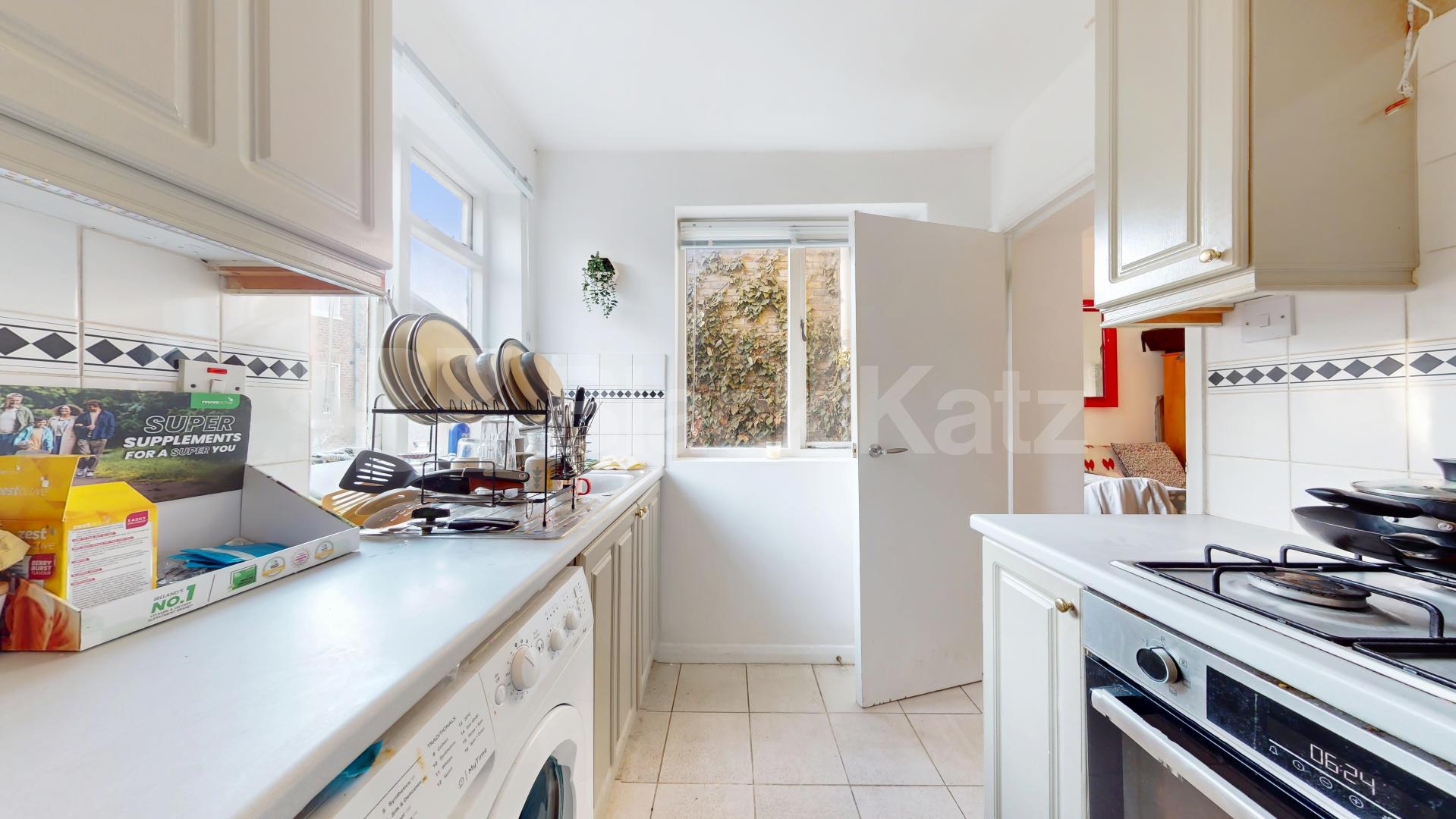 Lovely two bed set within a period house in Camden Square  Stratford Villas, Camden 